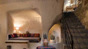 Novelist Family Suite | Living area | Heated floors