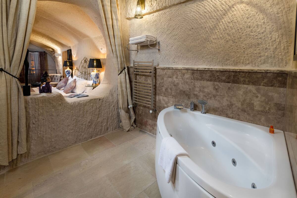 family castle superior suite | bathroom | free toiletries, hair dryer, slippers, towels