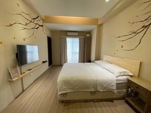 Escritorio, wifi gratis y ropa de cama 