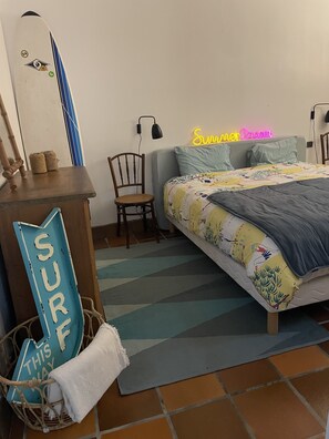 4 dormitorios, tabla de planchar con plancha, cuna de viaje y wifi