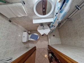 Dusche, Handtücher, Toilettenpapier