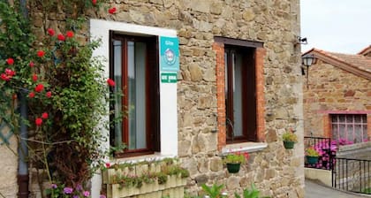 Charming Cottage with Terrace and Garden, Pets Welcome