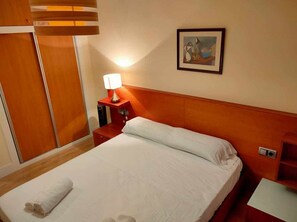 4 chambres, fer et planche à repasser, Wi-Fi gratuit, draps fournis