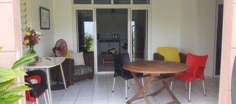 Spacious T2 near beach Anse Mitanet golf