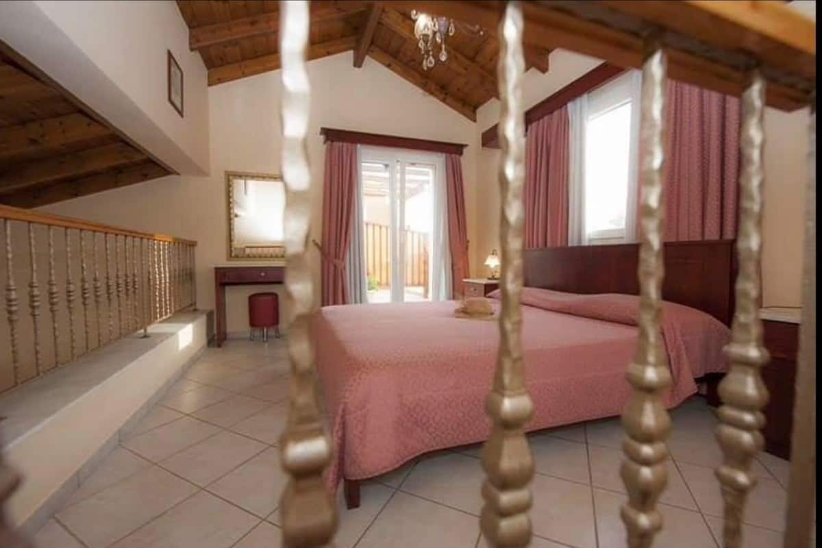 Appartement Duplex Familial, plusieurs lits, vue jardin | 1 chambre, coffres-forts dans les chambres, décoration personnalisée