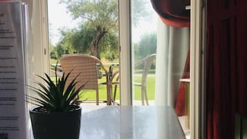 Basic Studio, 1 Double Bed with Sofa bed | 1 bedroom, in-room safe, individually decorated, blackout drapes