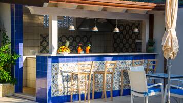 Poolside bar