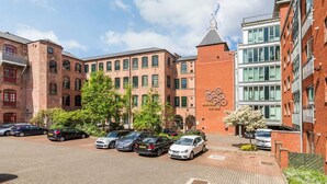 Unclassified image, 3 of 33, button - Raleigh Penthouse (Nottingham)