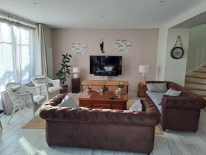 Smart TV, video games, DVD player, books