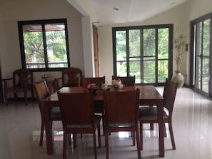 Dining - Mansion in Nabua, Bicol for relaxation and family w/ parking and breakfast (Nabua)