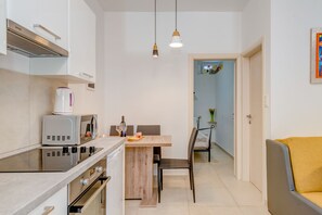 Apartamento | Cozinha privada | Geladeira, chaleira elétrica