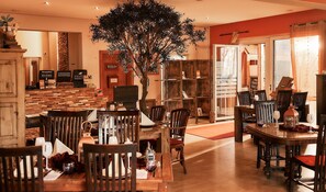 Daily buffet breakfast (EUR 7.95 per person) - Strandhotel Weisser Berg (Neustadt am Ruebenberge)