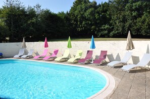 Outdoor pool, a heated pool - House with 6 beds with a plot of about 1 hectare and a heated pool (Ploërdut)