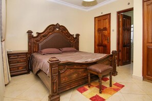 Family House, 5 Bedrooms | 5 bedrooms, premium bedding, memory-foam beds, desk - Ndeiya House (Nairobi)