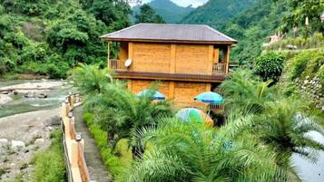 Cottage | Garden view