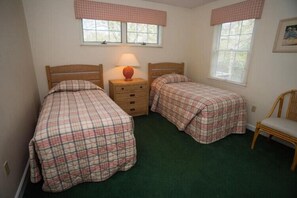 4 chambres, fer et planche à repasser, Wi-Fi gratuit, draps fournis