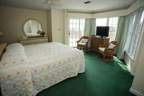 4 bedrooms, iron/ironing board, WiFi (free), bed sheets