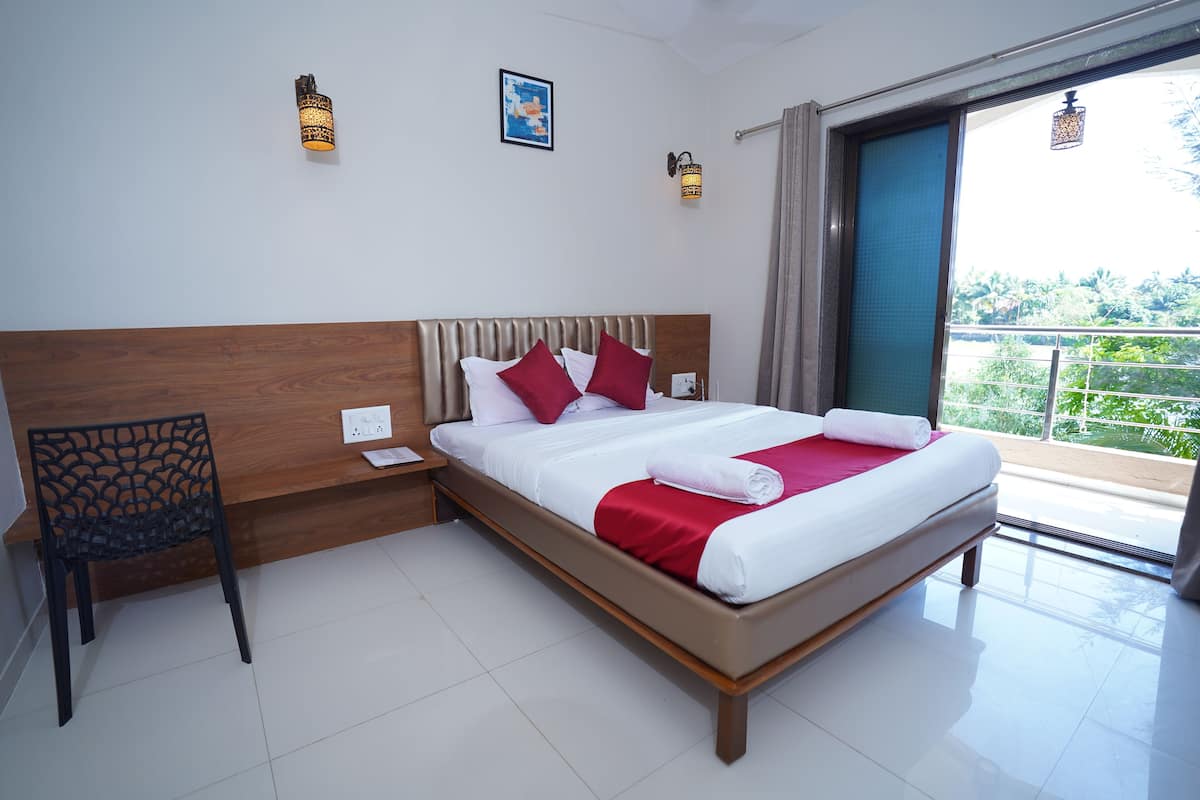 Deluxe Double Room | Soundproofing, free WiFi, bed sheets