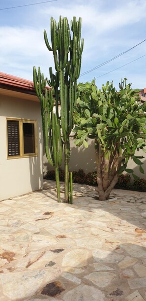Property grounds - Janjay Hotel (Accra)