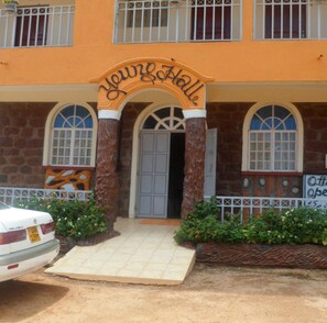 واجهة المنشأة