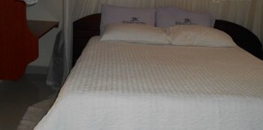 مكتب وواي فاي مجانًا وملاءات أسرّة