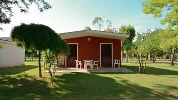Deluxe Bungalow, 2 Bedrooms, Garden View | Rollaway beds, free WiFi