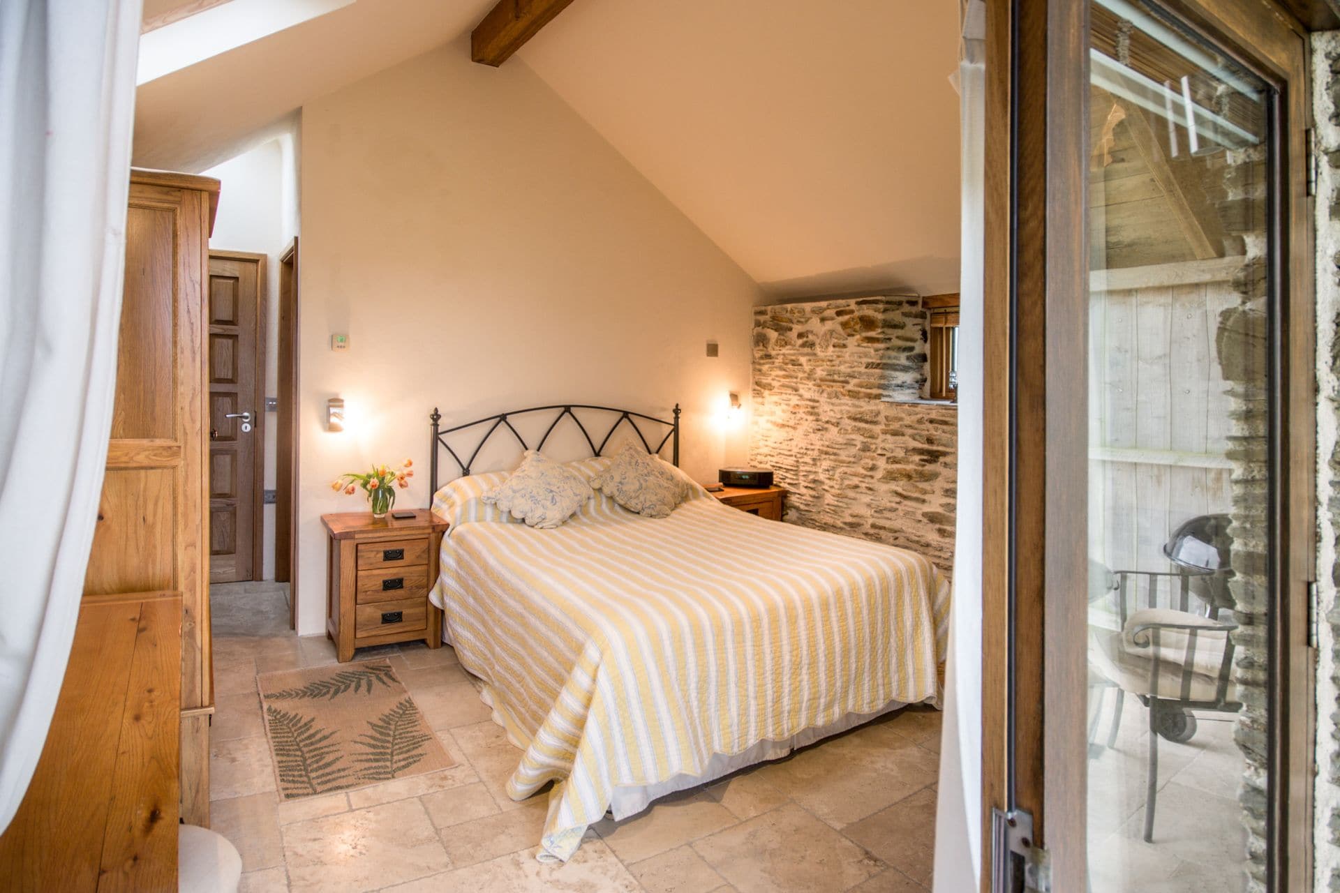 Cottage (White Willow Barn) | Individually decorated, individually furnished, iron/ironing board