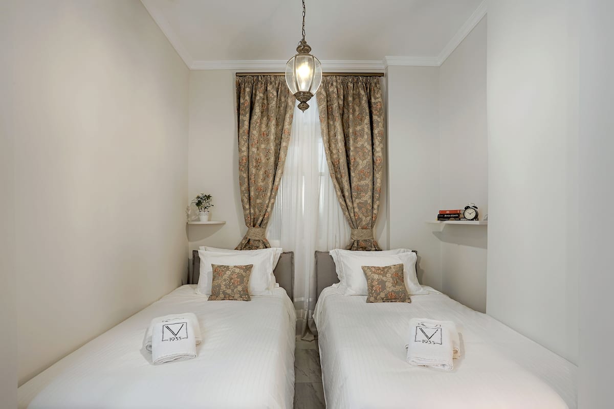 Basic Studio, 2 Single Beds