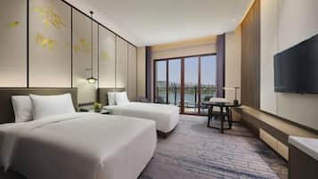 1 bedroom, in-room safe, desk, blackout curtains