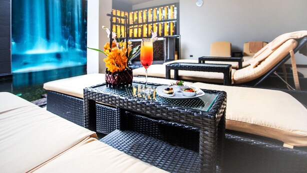 Indoor pool - Poseidon Boutique Guesthouse (Pattaya)