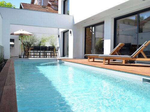 Zeitgenössische Villa mit Pool in Biarritz