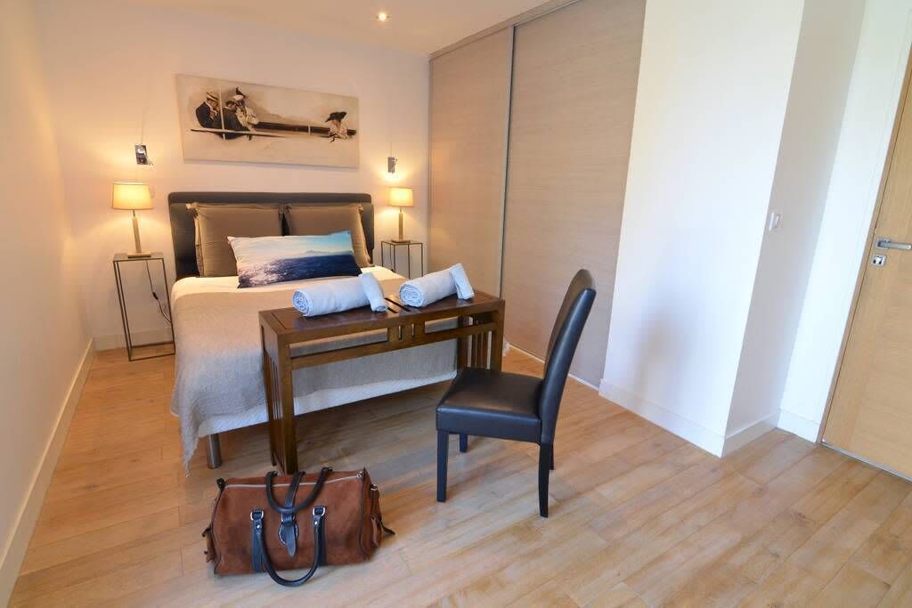 4 slaapkamers, een strijkplank/strijkijzer, reisbedje, wifi