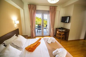 4 habitaciones, caja de seguridad en la habitación y escritorio 