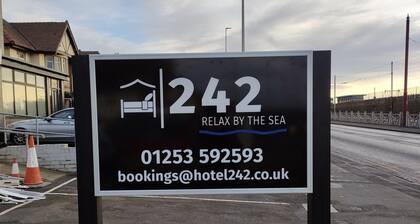 Hotel 242
