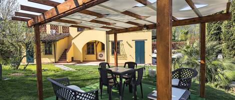 تناول الطعام بالخارج