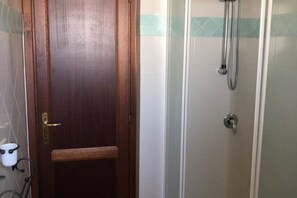 Apartment, 2 Schlafzimmer | Badezimmer | Dusche, Regendusche, Haartrockner, Handtücher