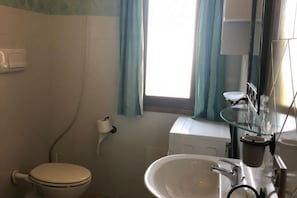Apartment, 2 Bedrooms | Bathroom