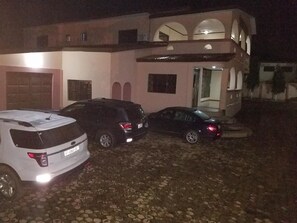 Free self parking - Nass Lodge (Sunyani)