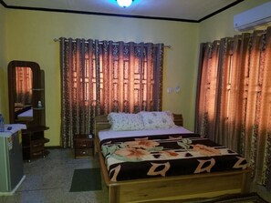 Deluxe Room | Desk, blackout curtains, rollaway beds, free WiFi - Nass Lodge (Sunyani)