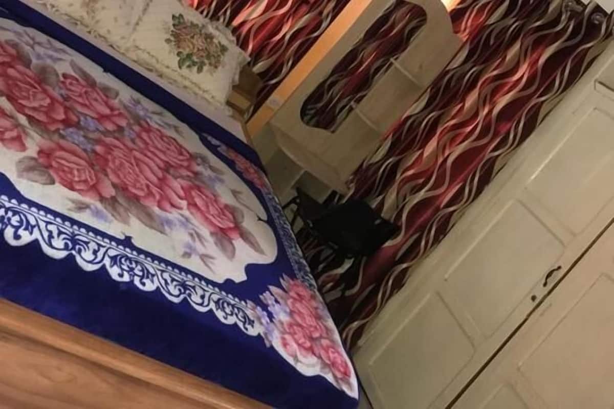 Double Room | Desk, blackout drapes, rollaway beds (surcharge), WiFi (free)