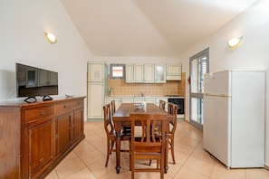 Apartamento, 2 quartos (Terrazza) | Área de estar | TV 22 polegadas com canais a cabo