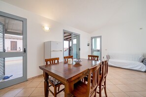 Lägenhet - 2 sovrum (Terrazza) | Vardagsrum | 22-tums tv med kabelkanaler