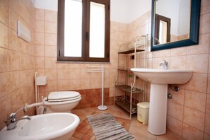 Appartamento, 3 camere da letto | Bagno | Doccia, soffione a pioggia, asciugacapelli, asciugamani