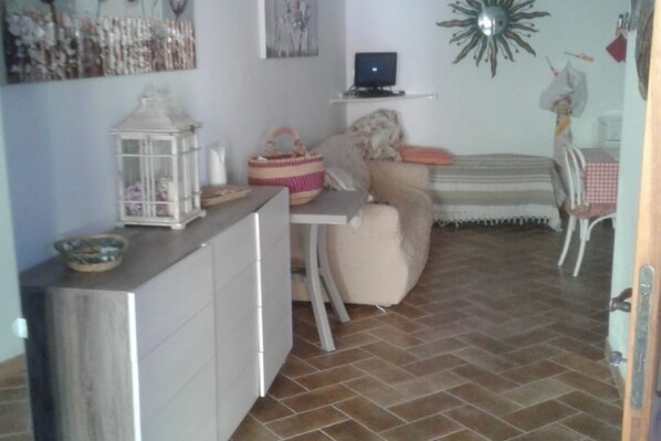 Apartment, 3 Bedrooms | Living area