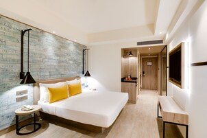 Premium bedding, minibar, in-room safe, desk