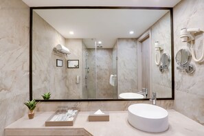 Studio | Bathroom | Shower, rainfall showerhead, hair dryer, slippers - Lemon Tree Premier Mumbai Intl. Airport (Mumbai)