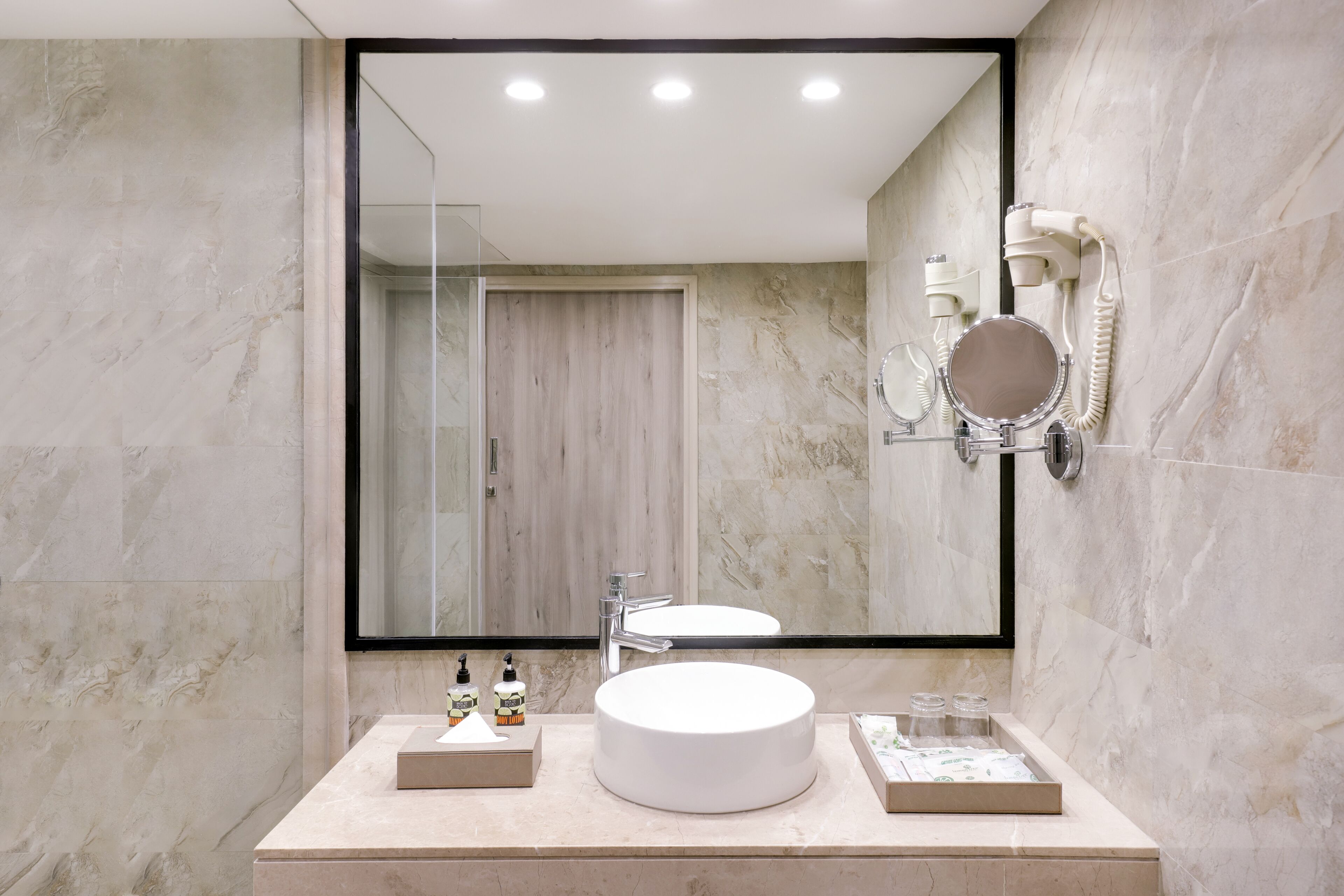 Photo - Lemon Tree Premier, Mumbai International Airport