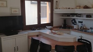Apartment, 2 Bedrooms | Private kitchen - Villetta Sea View (Golfo Aranci)