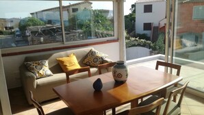 Apartment, 2 Bedrooms | In-room dining - Villetta Sea View (Golfo Aranci)