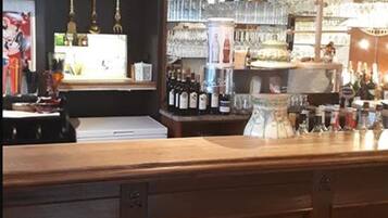Bar (trong khuôn viên)